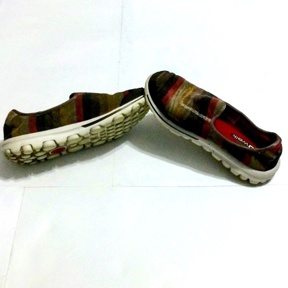 Sketchers GoWalk Shoes - Picture 3 of 6